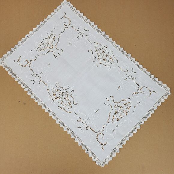 Vintage Crochet Embroidery w/ Cutouts Dresser Doily Approx 17x11 Inch Ivory (51) - Picture 3 of 3